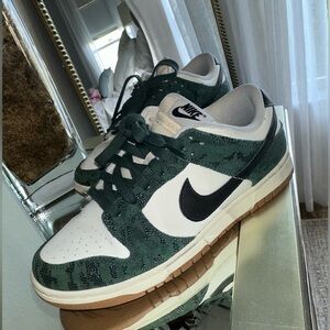 Nike Dunk  Low Green Snake W Sneakers
Size 8